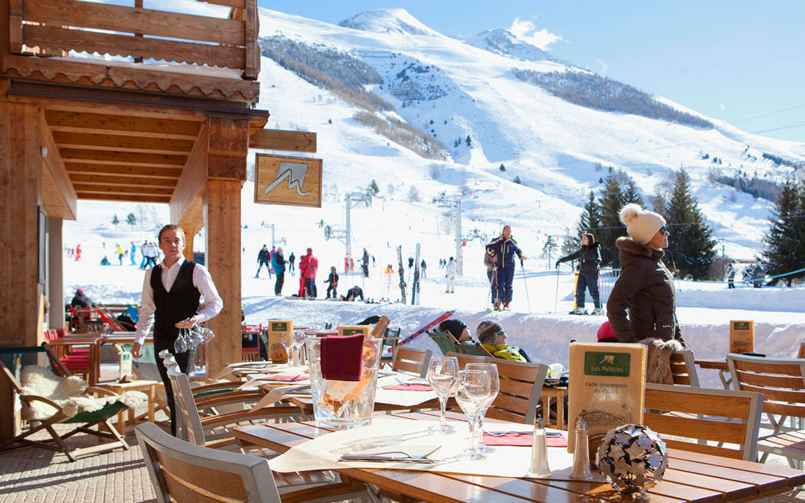 Hotel-Les-Melezes-view-feature-les-deux-alpes